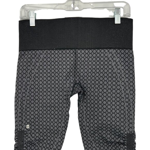 Lululemon In The Flow Crop II Black Gray Diamond Patterned Yoga Pants Size 10 - Picture 8 of 9